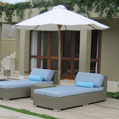Bain de soleil avec parasol